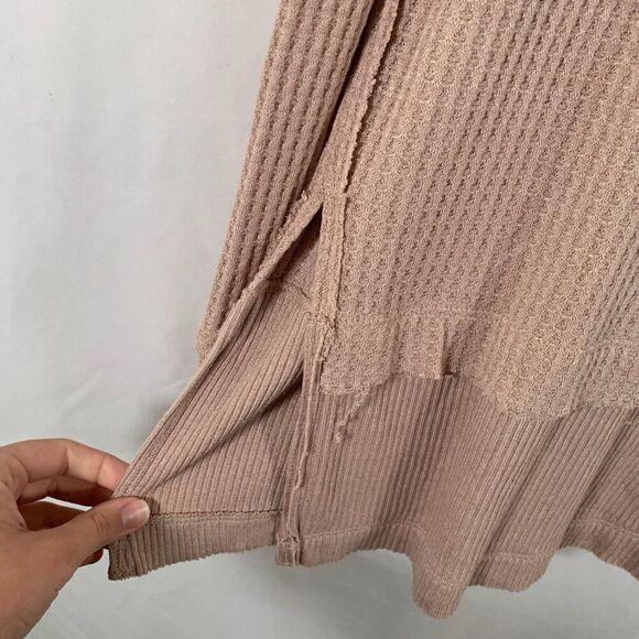 We the Free Tunic Blouse Womens Small Tan Waffled Knit Oversized Long Sleeve - Picture 4 of 8